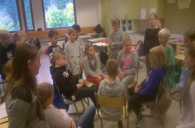 Erilaisia oppilasvetoisia keskustelumetodeja Kalamalja Socratic Seminar https://www.facinghistory.