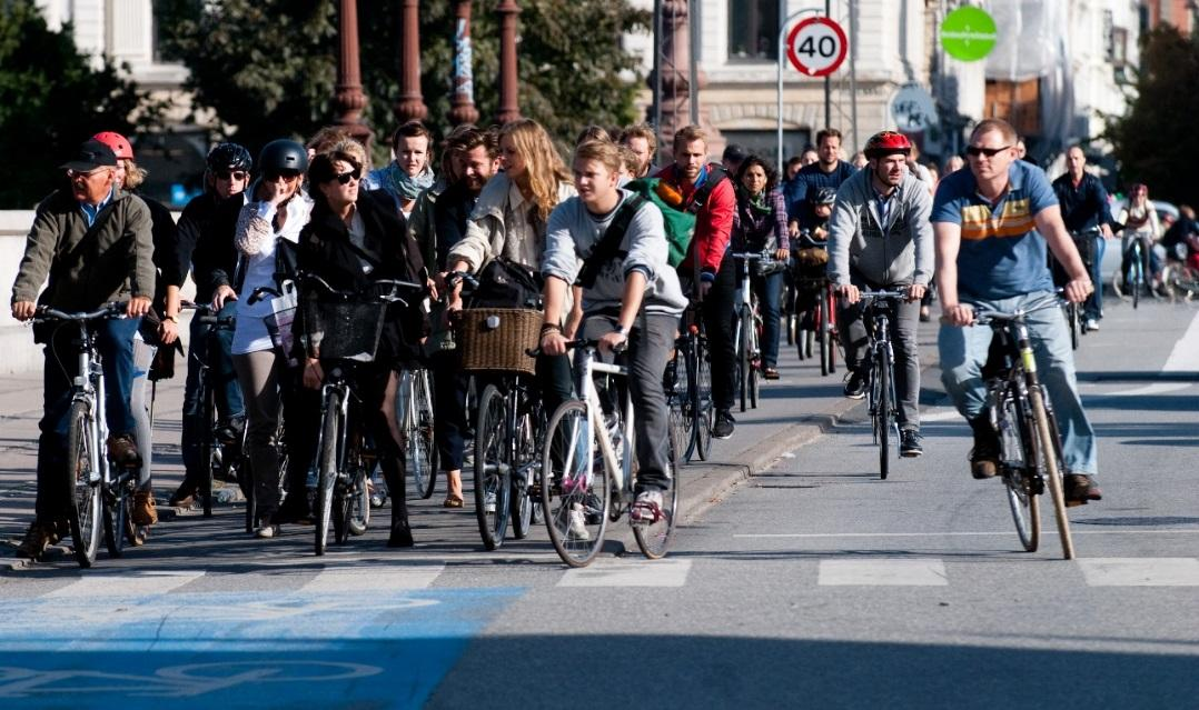 Voimakas panostus polkupyöräilyyn Kööpenhaminassa: tavoite 50 % koulu- ja työmatkoista polkupyörällä Toteutettu: Ympäristövyöhyke raskaille ajoneuvoille Polkupyöräilyn edistäminen (45 % kouluja
