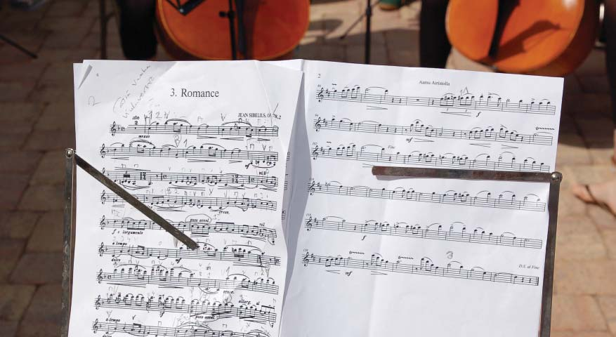 TEHTÄVÄT JA TAVOITTEET Musiikkileikkikoulun ja soitinvalmennuksen tehtävinä ovat musiikinrakkauden herättäminen ja vaaliminen, musiikillisten kykyjen ja valmiuksien kehittäminen, sosiaalisen ja