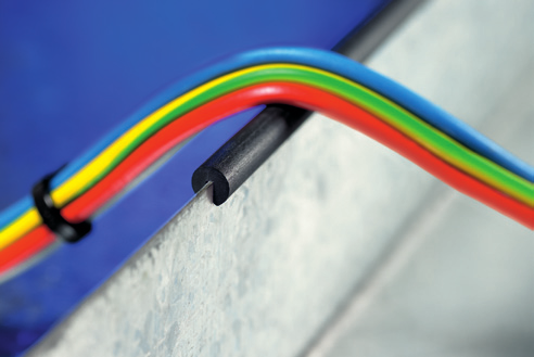Kaapelisuojaus Reunusnauhat 3.3 Reunusnauhat PVC-reunusnauhat Suojaa kaapeleita ja johtimia läpivienneissä ja paneeleissa.