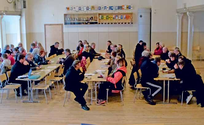 SYYSKOKOUS LOKAKUUN LOPUSSA Syyskokoukseen Artjärven Vuorenmäelle oli kokoontunut 64 äänivaltaista jäsentä. Hyvin pääsimme äänestämään uusista hallituksen jäsenistä ja puheenjohtajasta.
