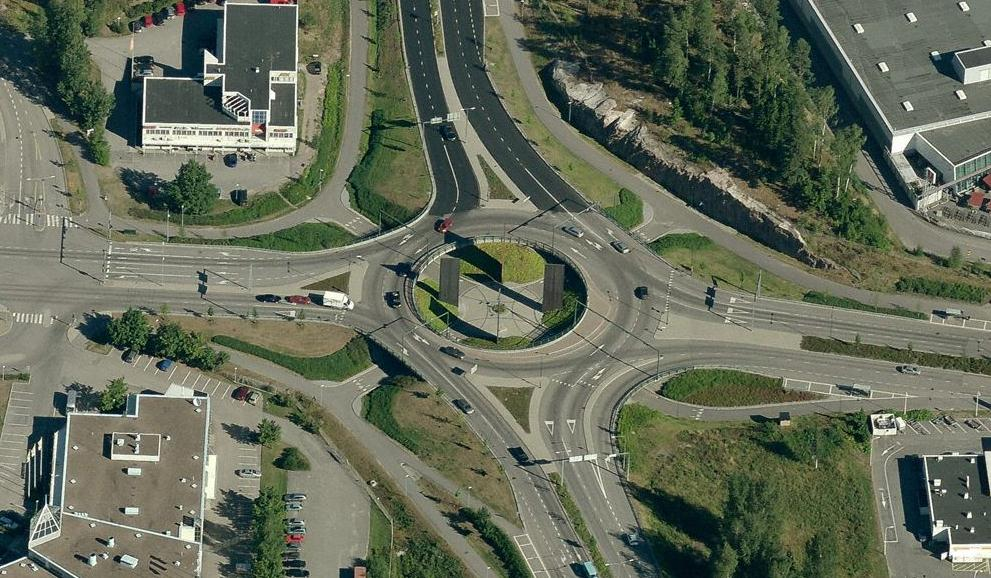 Kuva 4. Kuitinmäentien, Martinsillantien ja Finnoontien kiertoliittymä (Bing Maps 2013). Kuva 5.