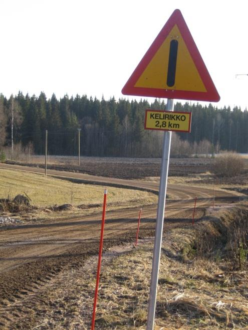 Yksityistien kunnossapidolle ei ole suoranaisia lakisääteisiä laatuvaatimuksia. Tieosakkaat päättävät itse tien kunnossapitotasosta.