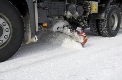 liittymiin, hiekkalaatikot Murske (tai sepeli) 0 2 8 10 mm Seulottu hiekka 0 8 10 mm jääkelillä Hiekoitusauto,