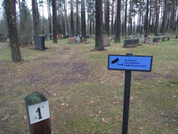 Erikoisuuksina ovat Suomen kautta aikain pisimmän miehen Väinö Myllyrinteen (248 cm) ja taiteilija Ilja Repinin kokonimikaiman haudat.