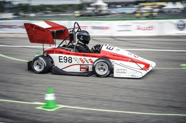 Autoilua Metropoliassa Metropolia autopuolen opiskelivat rakentavat joka vuosi Formula student -auton, jolla käyvät kilpailussa ulkomailla saakka. Viime aikoina on rakennettu sähköautoja.