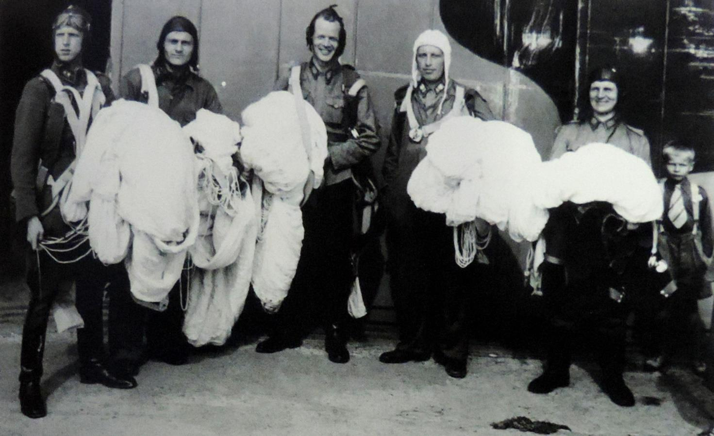 Härmälän lentokentällä Tampereella järjestettiin 13,6,1948 lentonäytös.