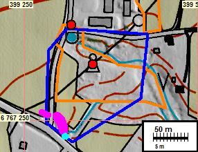 Punainen piste on Pyhän Laurin kirkon muinaisjäännöspiste muinaisjäännösrekisterin mukaan. Sinisellä Kurjalan kartano RKY alueen rajaus.