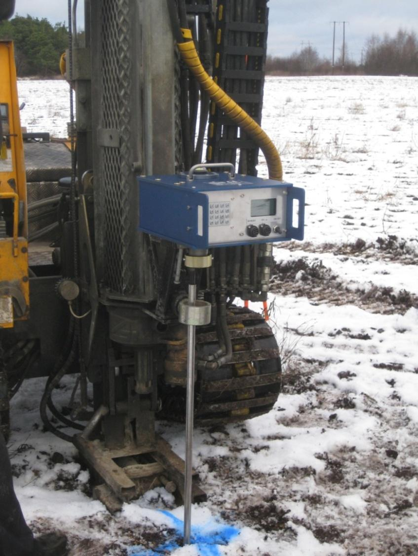 22 4 SÄHKÖINEN SIIPIKAIRA GM4W 4.1 Yleistä Sähköinen siipikaira GM4W on suomalaisen Geomachine Oy:n valmistama uudentyyppinen kairalaite.