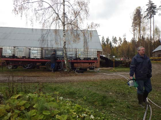 Kemikaalin levityksen toteuttivat Ympäristö Ojansuut ja seurantatutkimukset teetettiin Kokemäenjoen