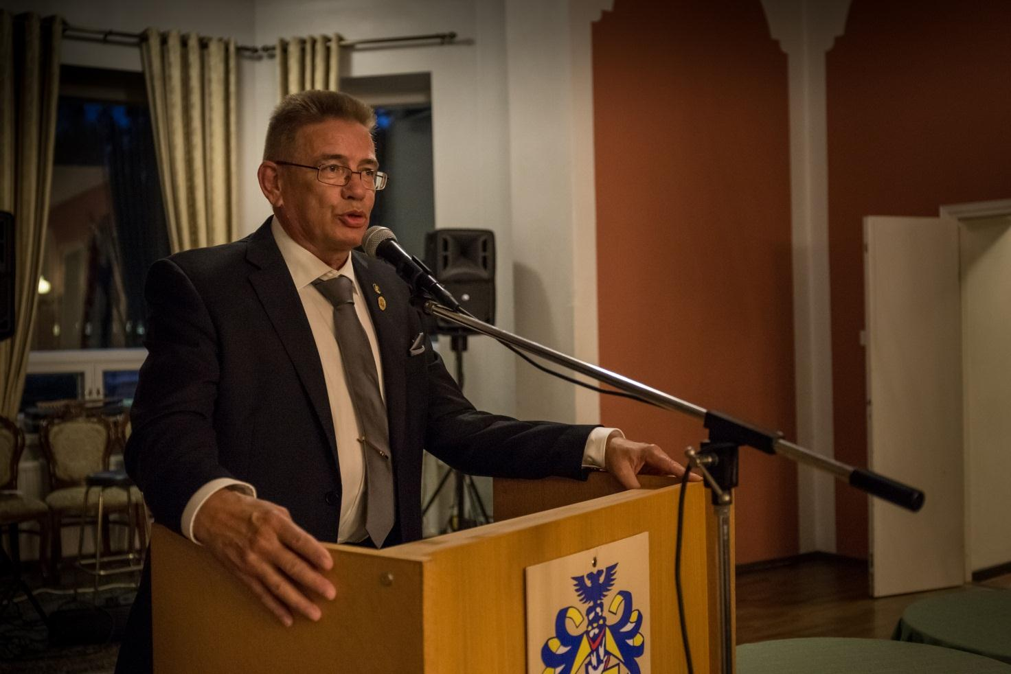 Jääskeläinen kerkisi livahtaa pois kuvasta), Suomen palveluskoiraliiton