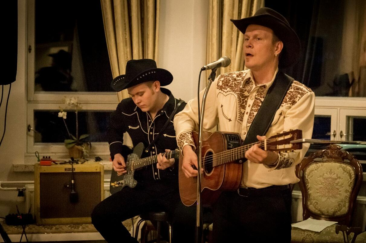 Juhlaväkeä viihdytti Marko Haavisto Duo.