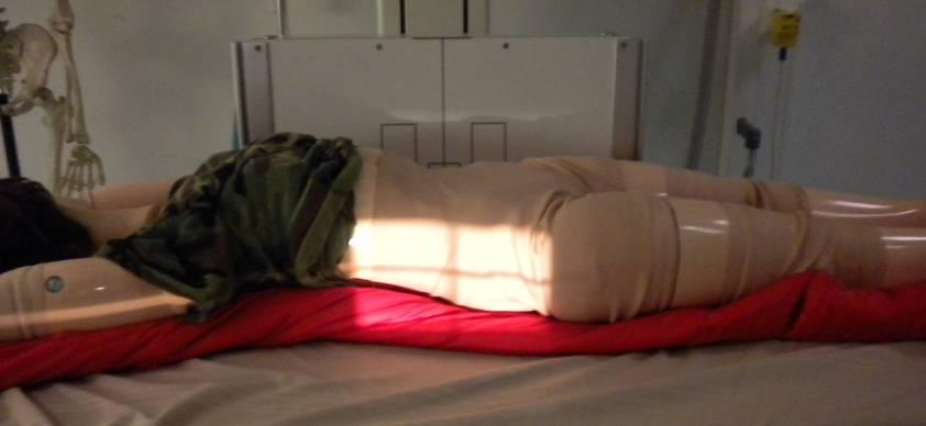 LANNERANKA SIVU k Horisontaalisätein KUVAUSTEKNIIKKA Kuvausteline Thorax Kuvalevy 35 x 43 Hila Etäisyys Kyllä 115 cm KUVASSA TULISI NÄKYÄ: Fokus Iso kv 92 mas 80 ASETTELU Maaten, horisontaalisätein