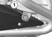 z Huolto jan. Tämän työkalusarjan saat BMW Motorrad Service -toimipisteestä. Moottoriöljy Moottoriöljyn määrän tarkastus Öljymäärä riippuu öljyn lämpötilasta.