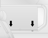 42 Avaimet, ovet ja ikkunat Aurinkosuojarullaverho Takalasin lämmitys Peilien suojusten on oltava kiinni ajettaessa. Laajakulmapeili 3 39.