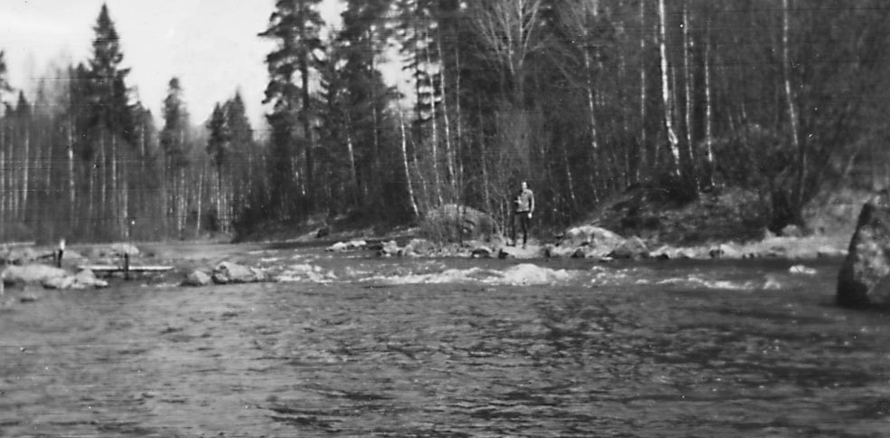 s. 1 (TYLA): "Ojien vesi on lähes järvenpinnan tasassa ja virtausnopeus on verrattain hidas, vaikka valuma alue on suuri (8,5 km2;po, 11,08 km2) ja virtaamat ovat suuret.