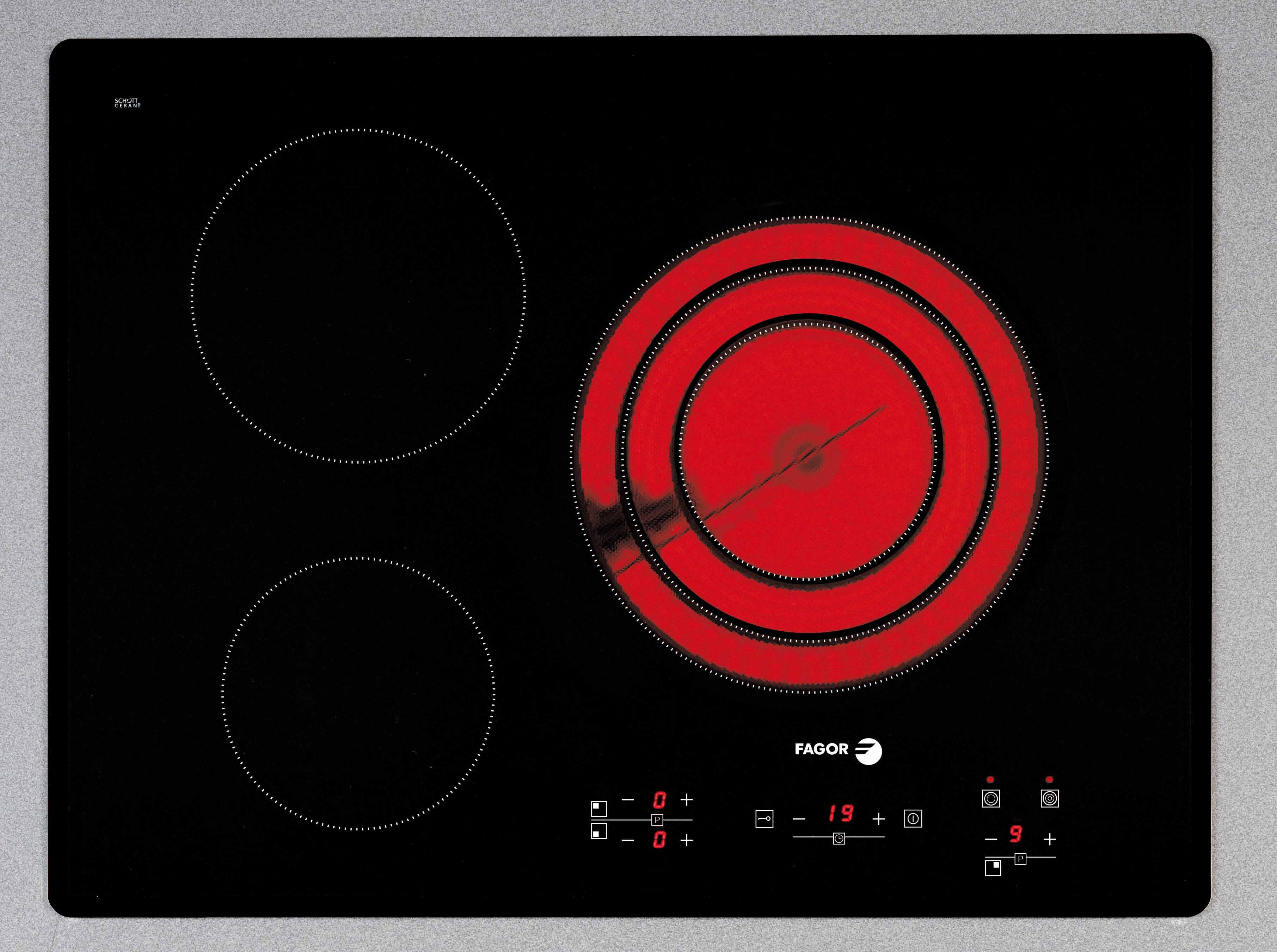 Marco Stratos kehys on Fagorin design, jonka avulla saat luotua helposti modernin ulkonäön keittiöön.