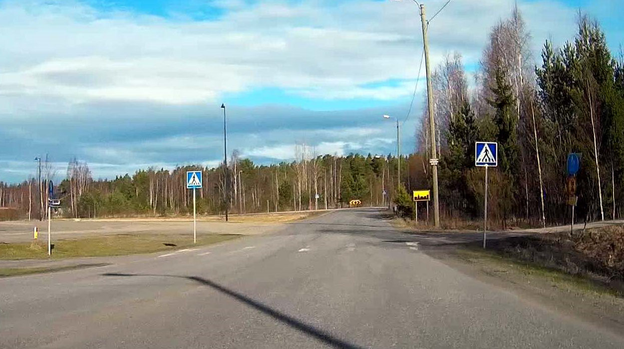 2.3 Kategoria B: Liikennemerkkijärjestelyt Seuraavassa on esimerkkejä valtatielle 12 esitettävistä liikennemerkkijärjestelyistä.