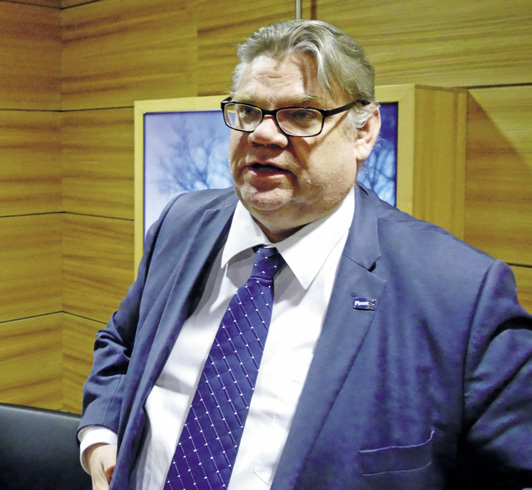 4 (7) Ulkoministeri Timo Soini kallisesti ja alueellisesti, ne leviävät ja usein ne jäätyvät ja jäävät ratkaisematta. Kukaan ei julistanut sotaa Krimillä, sinne vain meni vihreitä miehiä.
