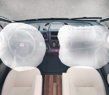 Kuljettajan ja apukuljettajan airbag: Molemmissa kuljettajanistuimissa on vakiona Fiatin airbagit.