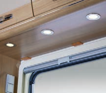 Hymer Exsis-i Vakiovarusteet LED Turvallinen ja helppo käsitellä: Kaikki keittiön vetolaatikot on laakeroitu ja ne on