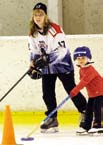 liikunnanohjaajaksi opiskelevilla on lajivalikoimassa Ringette Ringetteä harrastetaan eri puolilla Suomea toimintaympäristön mahdollistamalla