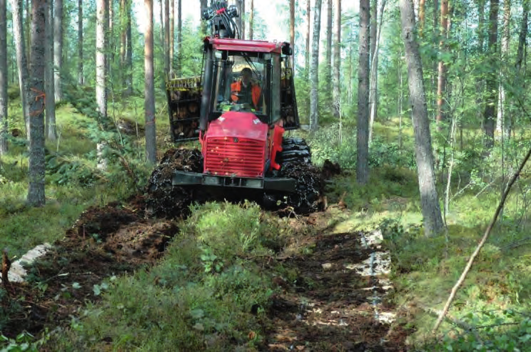 Tarvitaan kuitenkin lisätestejä ajankäytön tutkimiseen, jotta tulokset olisivat luotettavat. Pitkospuumatto I materiaali- ja valmistuskustannukset olivat pienimmät. KUVA 21. Pitkopuumatto 1 testeissä.