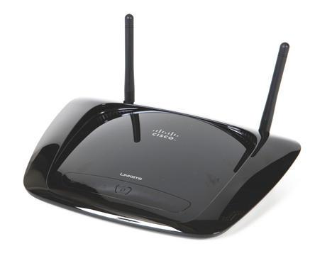 27 KUVA 3. CISCO:n langaton tukiasema kahdella antennilla. (Modattava Wlan tukiasema) 2.7.3 WLAN-kytkin Wlan-kytkimiä (WLAN Switch, Access Router, WLAN-kontroller) käytetään sellaisissa verkoissa, joissa on satoja tukiasemia.