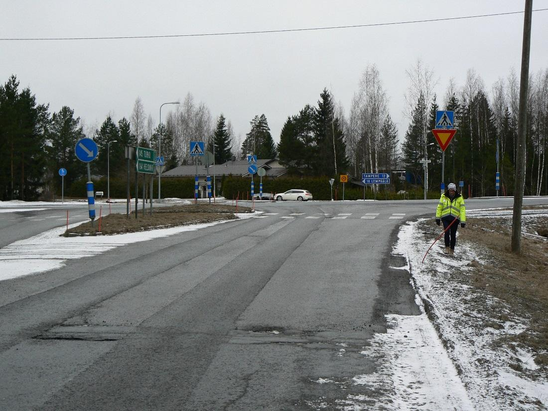 Kuljun moottoritien erkanemisväylän (kuva 7). Kuva 6.