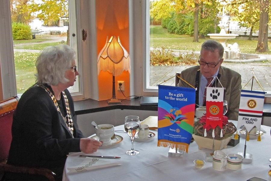 org +41 44 387 7130 Rotarydollari = 0,90 Kiitokset kaikille niille klubeille, joissa ehdin vierailla 30.10.2015 mennessä. Sitten sairastumiseni pysäytti minut.