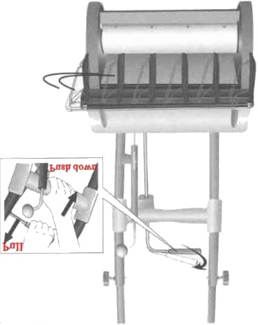 Firmly hold the frame handles and push down the machine body, moving the shearing mouth towards your expected direction scale, pushing in and fix the handle when you finish adjusting.