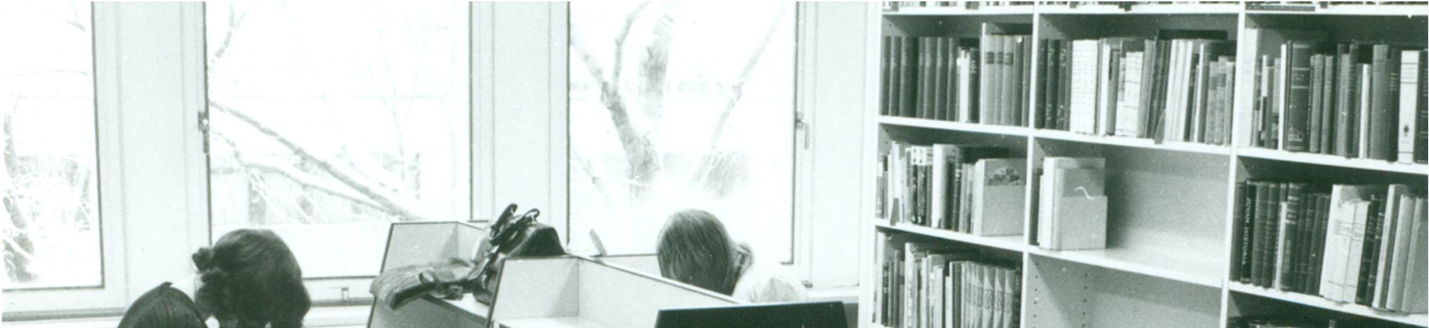 Kansatieteen ja folkloristiikan yhteinen seminaarikirjasto vuonna 1971. Kuvaaja: Pekka Leimu.