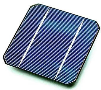 1 PERINTEISET PIIAURINKOKENNOT Materiaalina yksi- ja monikiteinen pii Energia-aukko noin 1.1 ev. Hyötysuhteiden maksimit noin 16% (yksikiteinen) ja 14% (monikiteinen).