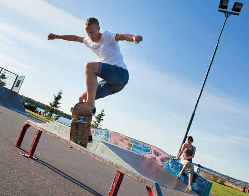 The numerous nature conservation areas with trails and duckboards, and the seashore, provide excellent opportunities for enjoying the outdoors all year round.