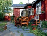 You can choose the piloting station rooms at the Tankar Inn, the old rooms of the
