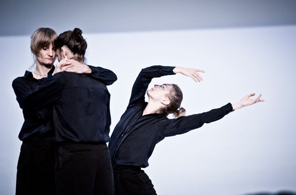 14.01. 15.01. CULLBERG-BALETTI & DEBORAH HAY Figure a Sea VIERAILUESITYS GUEST PERFORMANCE esitykset performances 14.01. klo 19* 15.01. klo 15** Suomen Kansallisteatterin Suuri näyttämö * Teosalustus Pre-talk 18:15 18:45 ** Taiteilijatapaaminen Post-performance discussion Liput Tickets: 43/39/22 www.