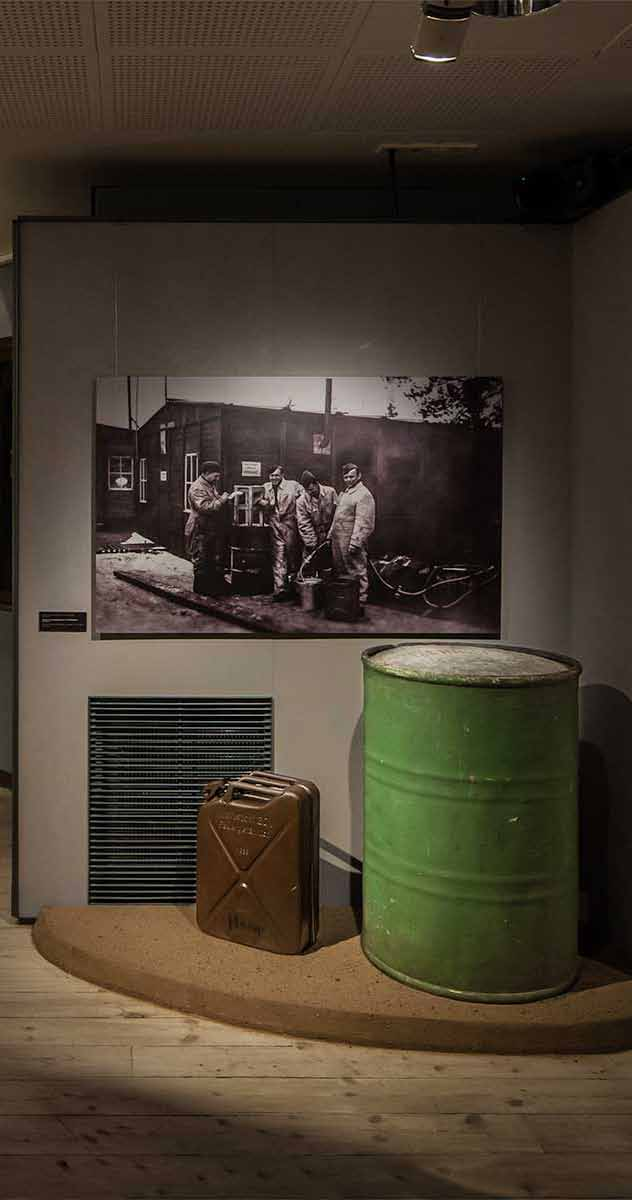 80 cm Barrels are not touring with the exhitibition. Vasemmalla Rautakenkien jäljet paljastavat tekijät - Rikoksia ja liikenneonnettomuuksia Rautakenkien jäljet paljastavat tekijät.