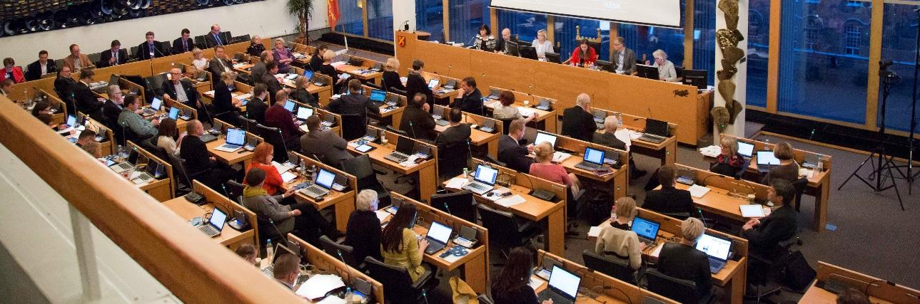 Toimintamallin uudistusta koskevan periaatepäätöksen yhteydessä valtuusto päätti, että Tampereen kaupunginvaltuutettujen määrä säilytetään nykyisessä 67 valtuutetussa myös seuraavalla