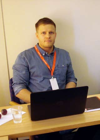 Tarja Flander Tarja Flander Tuomas Manninen Totti Brunila Lauantaina jäsenillä oli tilaisuus käydä keskustelemassa Totti Brunilan työsuhdeklinikalla ja kysymässä henkilökohtaisista työsuhdeasioista.
