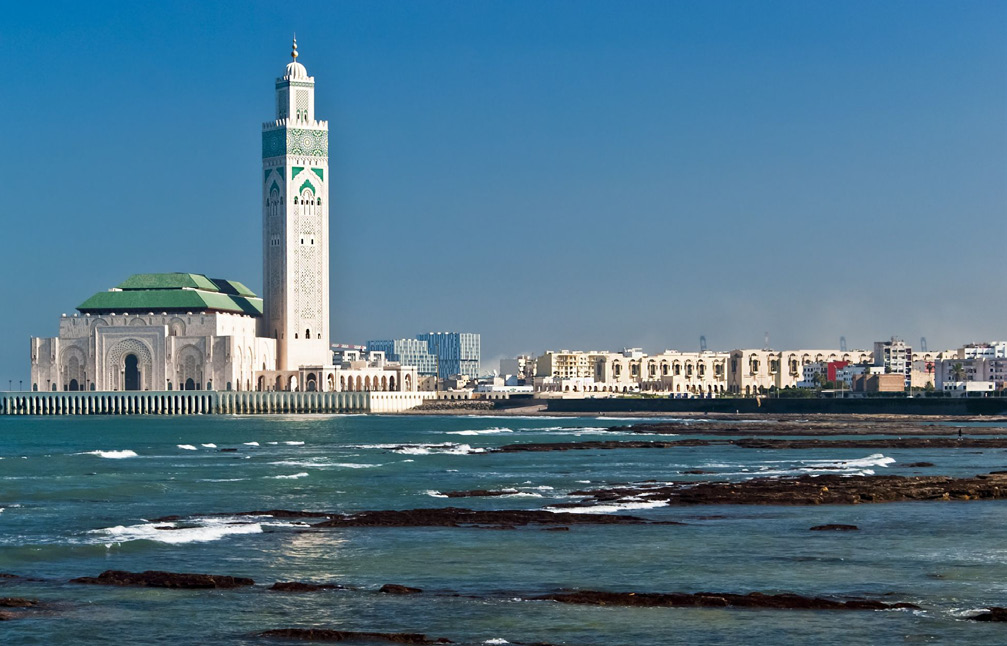 Casablanca on yksi maan moderneimmista ja maallistuneimmista kaupungeista. Kirjaudumme hotelliimme ja nautimme yhteisen tervetuloillallisen. 2. PÄIVÄ: CASABLANCA RABAT FÈS (MAANANTAI 6.11.