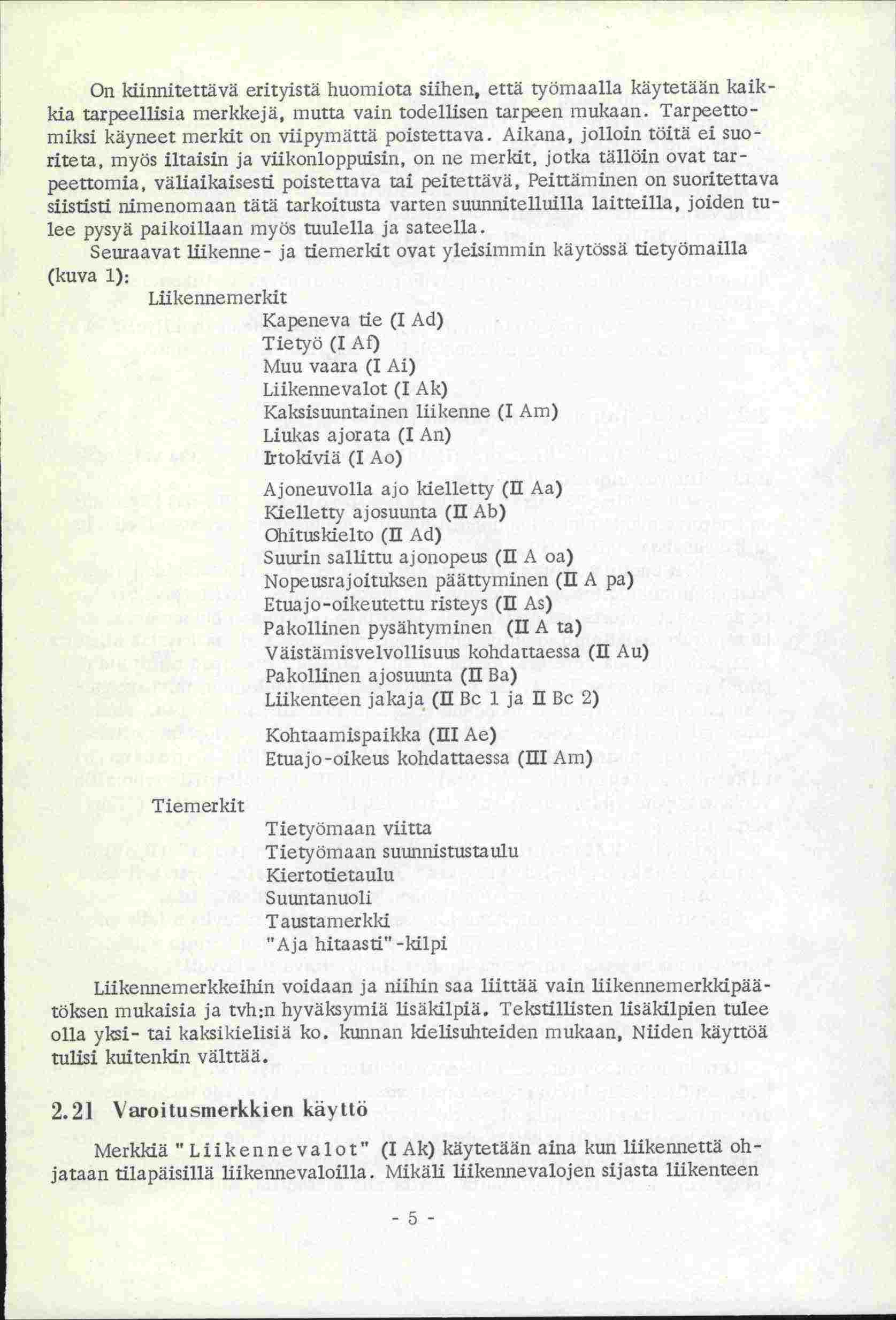 On kiinnitettävä erityistä huomiota siihen, että työmaalla käytetään kaikida tarpeellisia merkkejä, mutta vain todellisen tarpeen mukaan. Tarpeettomiksi käyneet merkit on viipymättä poistettava.