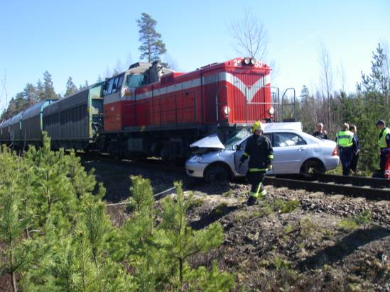 Tavarajuna 3534 oli lähtenyt Kirkniemestä kohti Karjaata kello 12.57. Junassa oli seitsemän paperirullakuormassa ollutta siirtokatevaunua.