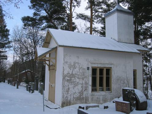 Ruumis- ja leikkaushuone (Teija Ahola) Läpikäytävätalo (Teija Ahola) Tiilinen rapattu lainajyvästö valmistui v. 1825.