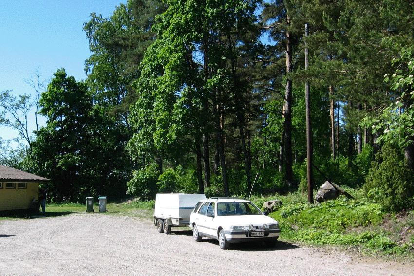 Vanhan hautausmaan pohjoispuolen asuntoalue tukeutuu olevaan asutukseen ja jää maisemassa piiloon Rantaa osoitettu uusi rakennuspaikka ei