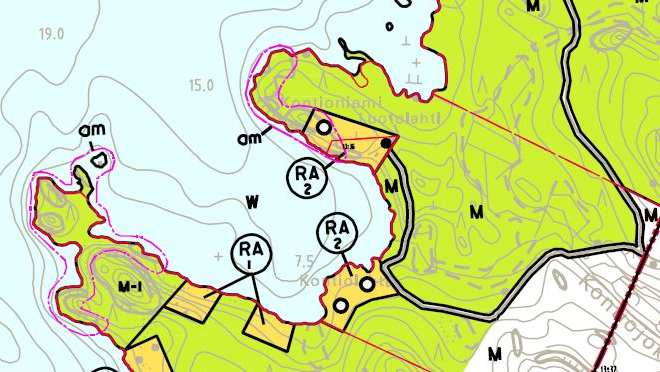 KUVA 3: Ote voimassa olevasta yleiskaavasta Kurtinniemen kohdalta MUUTOSALUE MUUTOSALUE Tavoitteena on siirtää yksi rakentamaton loma-asunnon (RA) rakennuspaikka paremmin rakennettavalle alueelle.