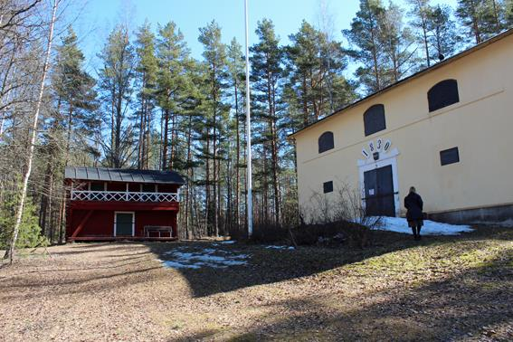 Kotiseutumuseo Kotiseutumuseo on avoinna yleisölle kesäkuukausina ja tällöin on tiloissa paikalla henkilökuntaa. PLUSSAT Tilat on vartioitu murtohälytysjärjestelmällä.