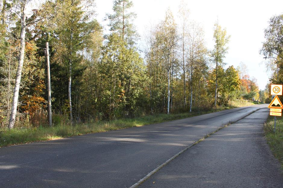 Alueella oleva keltainen hirsirunkoinen asuinrakennus on hyvin säilynyt.