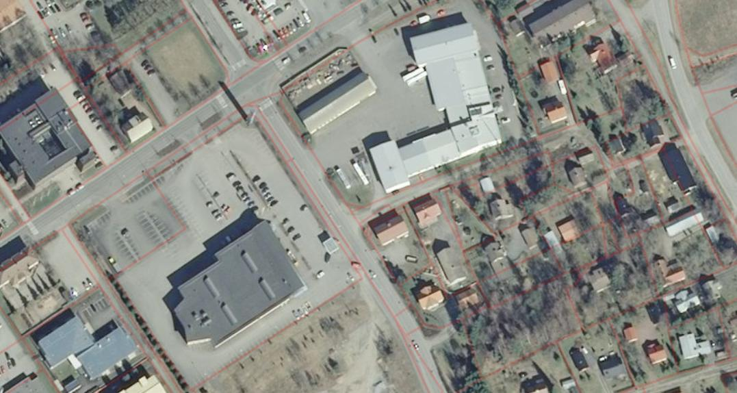 Sivu 2 / 7 Suunnittelualue Kaavamuutosalue sijaitsee Emauksenkujan eteläpuolella korttelin 0202 tontilla 3 ja siihen rajoittuvilla tiloilla 102-405-15-51 ja 102-405-15-69, osoite Emauksenkuja 3.