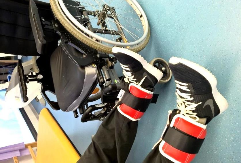 APUVÄLINENEUVONTA Toimintakyvyn heikentyessä ikääntymisen, sairauden tai muuttuneen elämäntilanteen myötä voi olla tarpeellista hankkia tarkoituksenmukaisia apuvälineitä.
