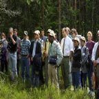 Kiinnostus EU-hankkeisiin suurta Vuosi 2002 merkitsi EU:n tutkimuksen osalta valmistautumista uuteen, kuudenteen puiteohjelmaan.